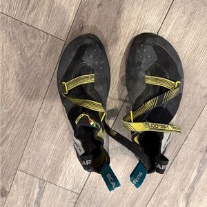 Scarpa Veloce Black and Yellow Velcro Climbing Shoes